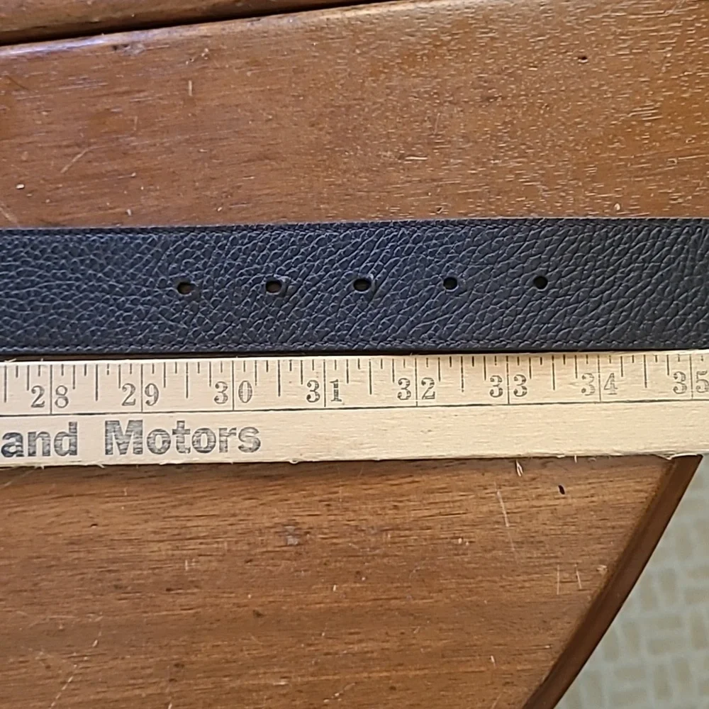 Gucci Black Belt with Gold Buckle - Picture 7 of 11